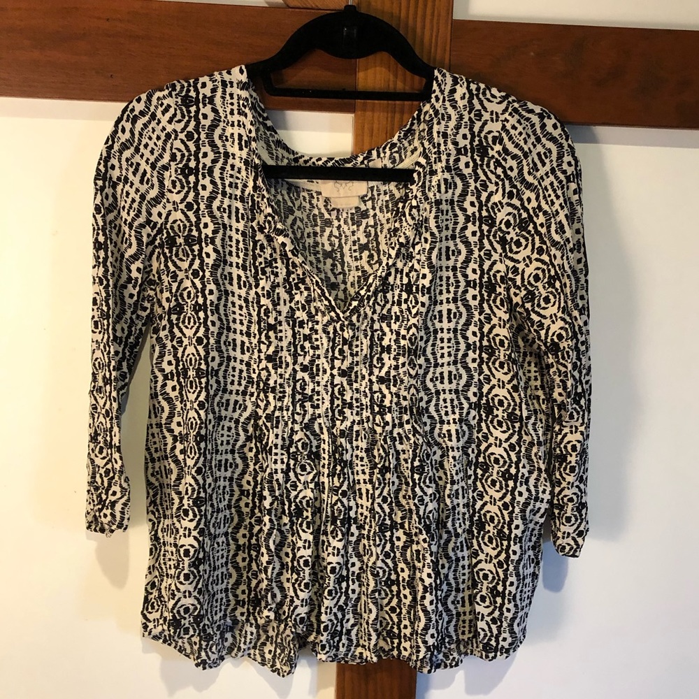 Anthropologie black and white flowy blouse